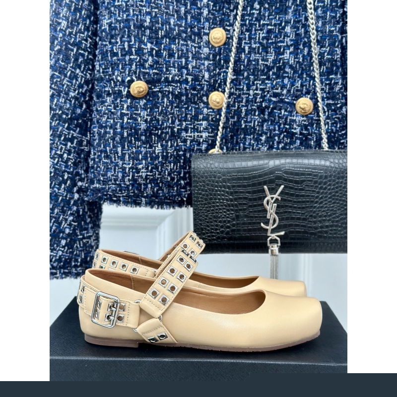 Other flat shoes